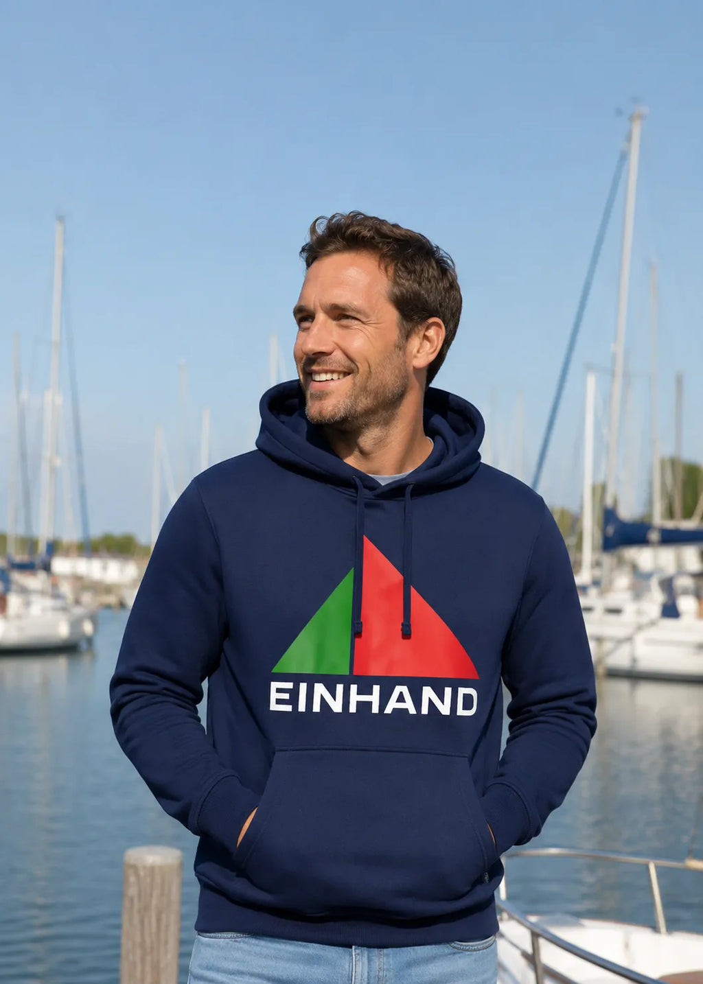 EINHAND Hoodie Burgtiefe Herren – Modelaufnahme